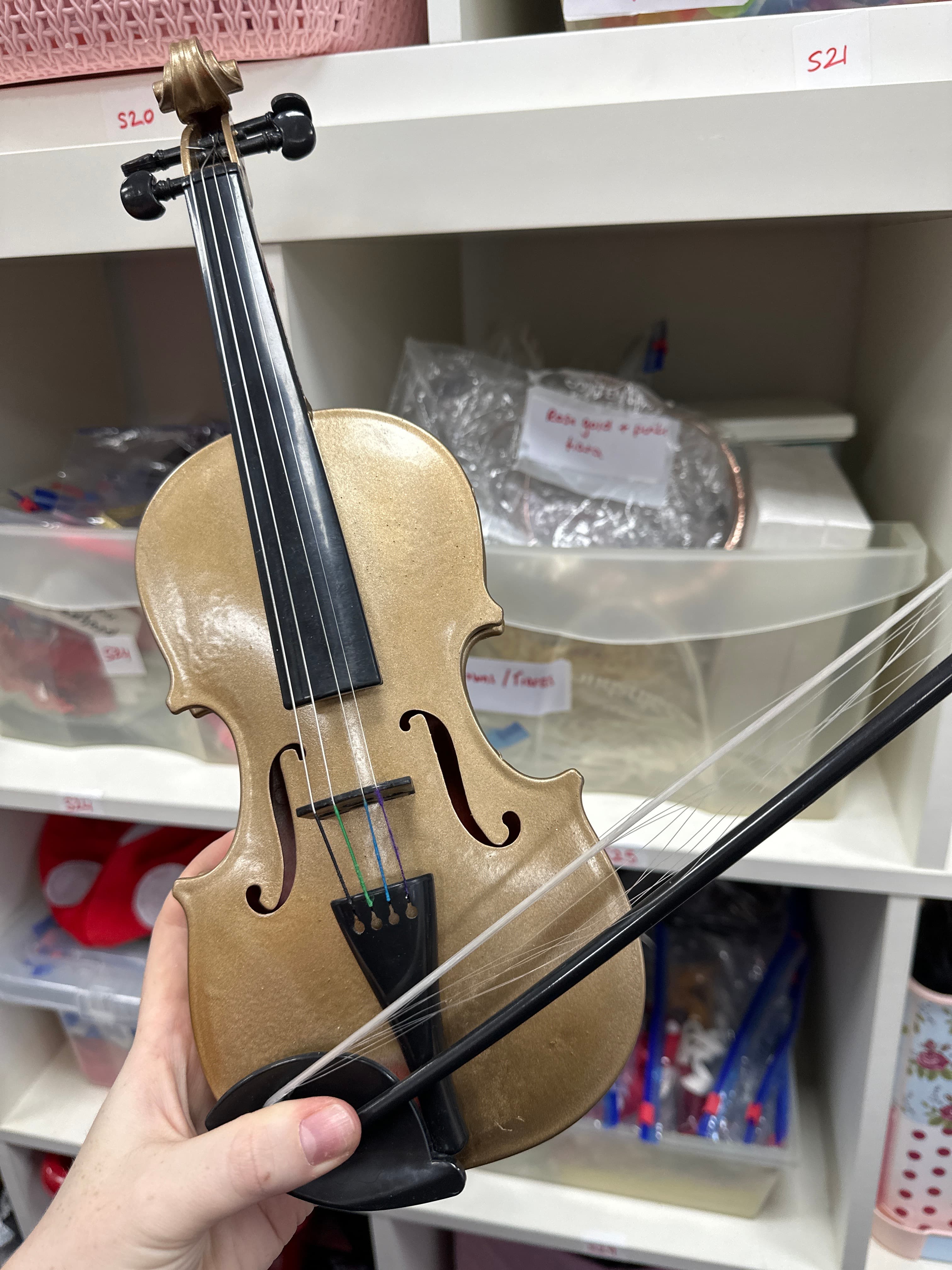 Mini Violin with Bow thumbnail 2