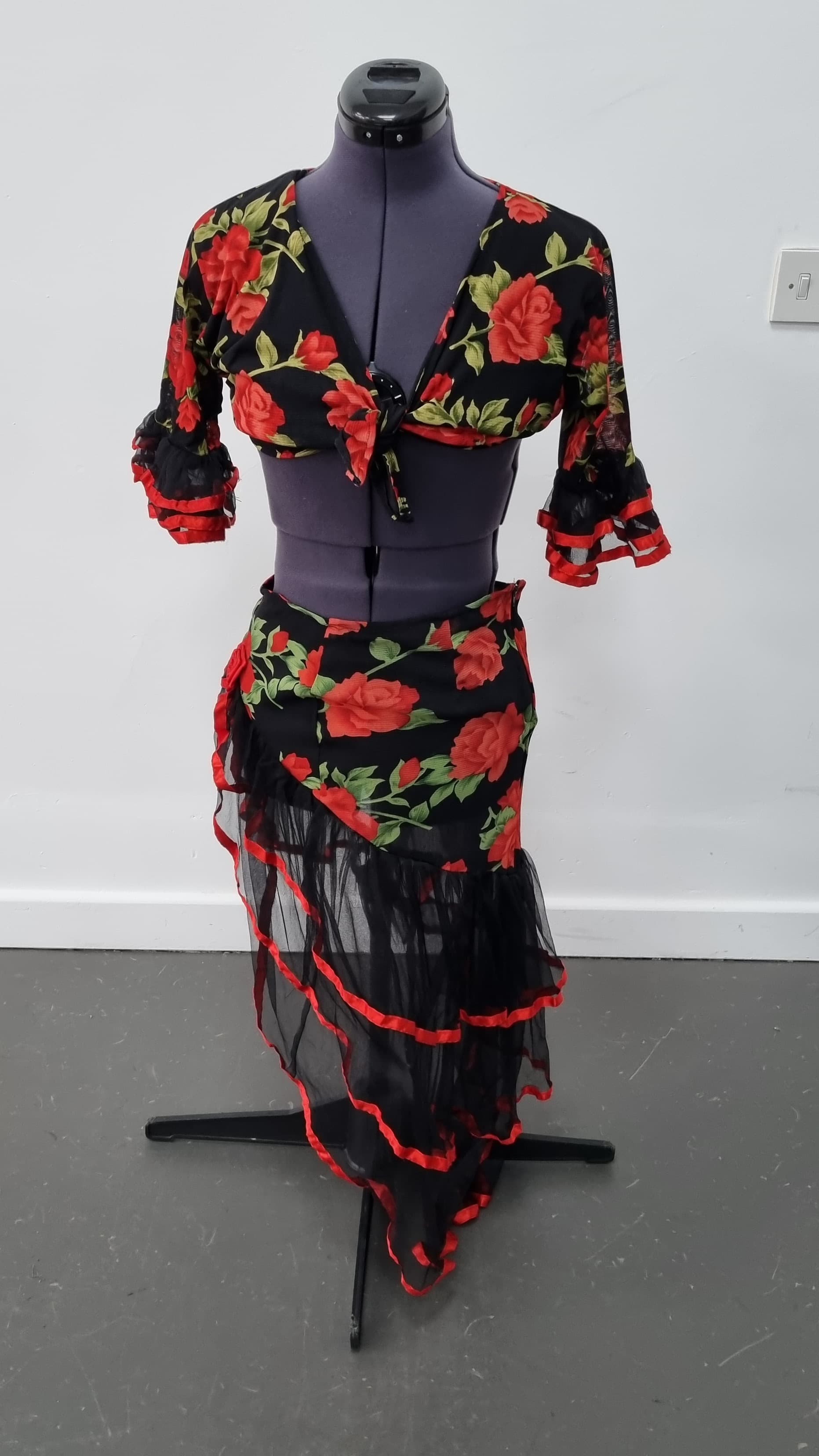 Spanish Rose Skirt and Top Set - Image 1