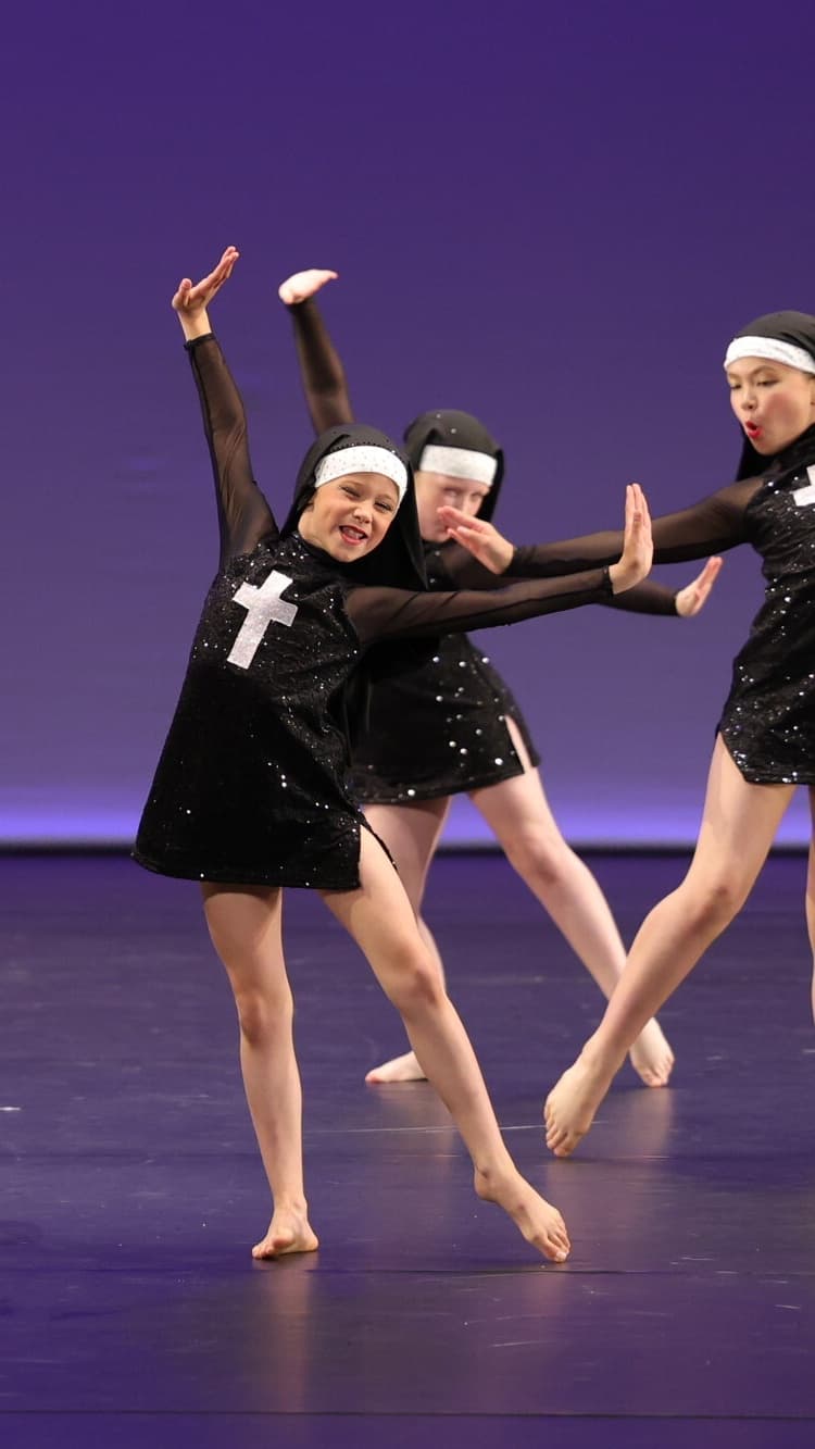 Weissman Sister Act Nun Dress & Headpiece thumbnail 2