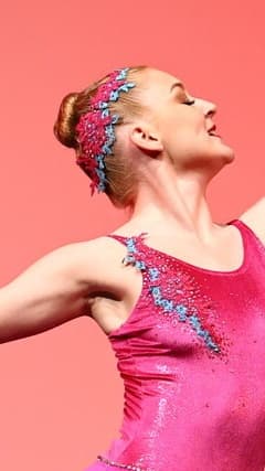 Super Group Flower Appliqué Hair Piece - Image 1