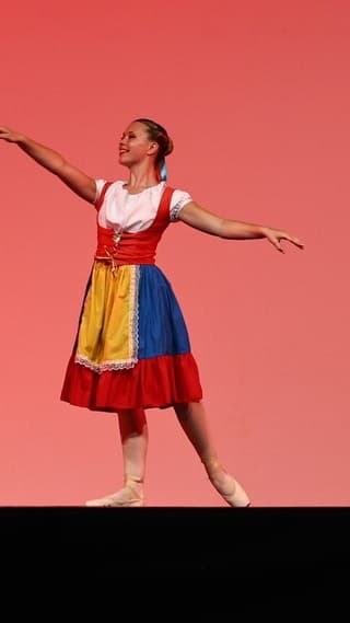 Swanhilda Villager Dress - Image 1